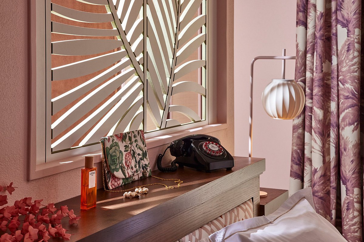 Guest room in pink tropical decor