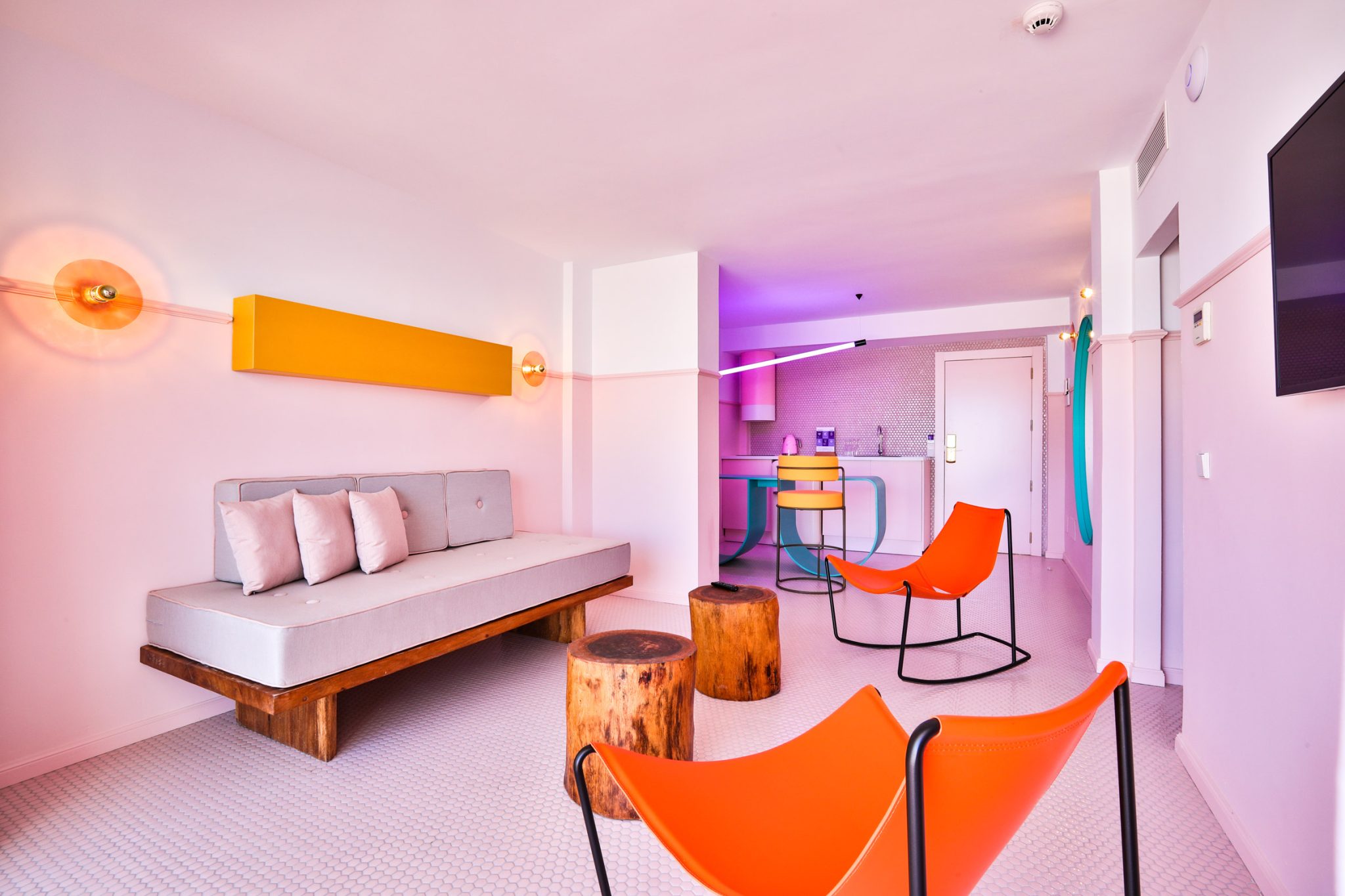 memphis style hotel room in pink and orange tones