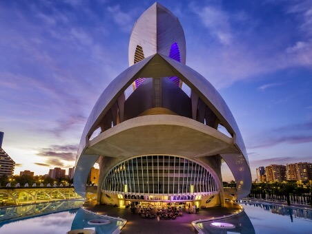 the-timeless-architecture-of-palau-de-les-arts-reina-sofia2