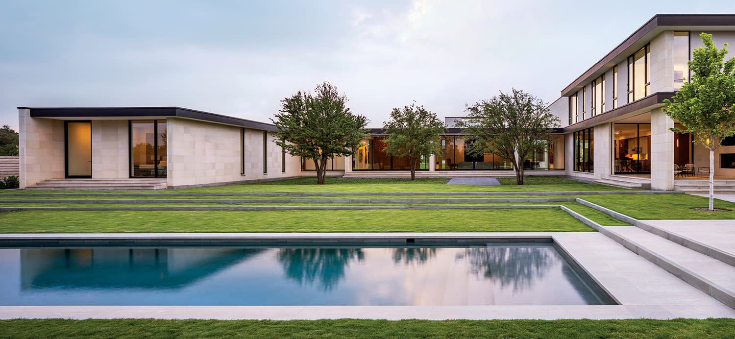 A Gallery-Like Modern House Interior Design That Blends Art and Architecture