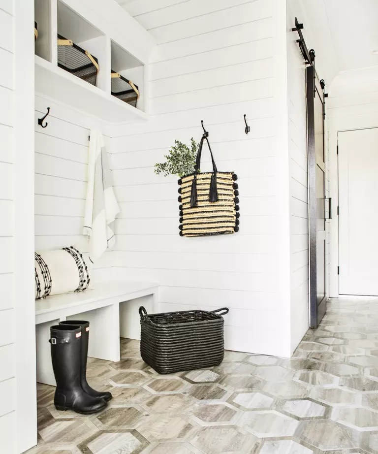 How To Glam Up Your Entryway: 11 Modern Bench Ideas